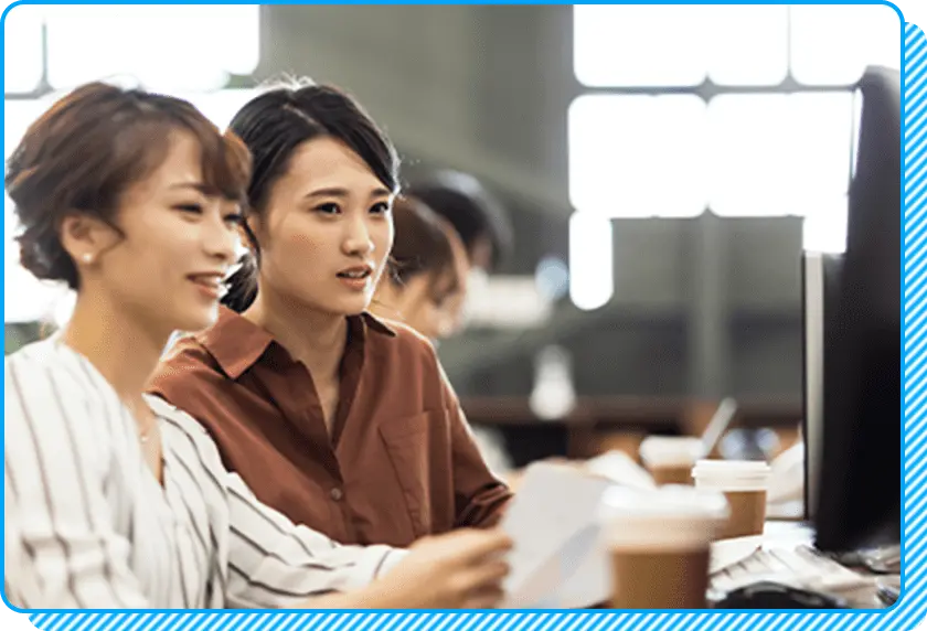 仕事に取り組む女性達